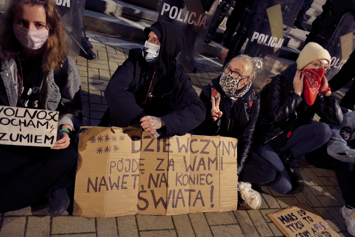 Protest dziewczyny