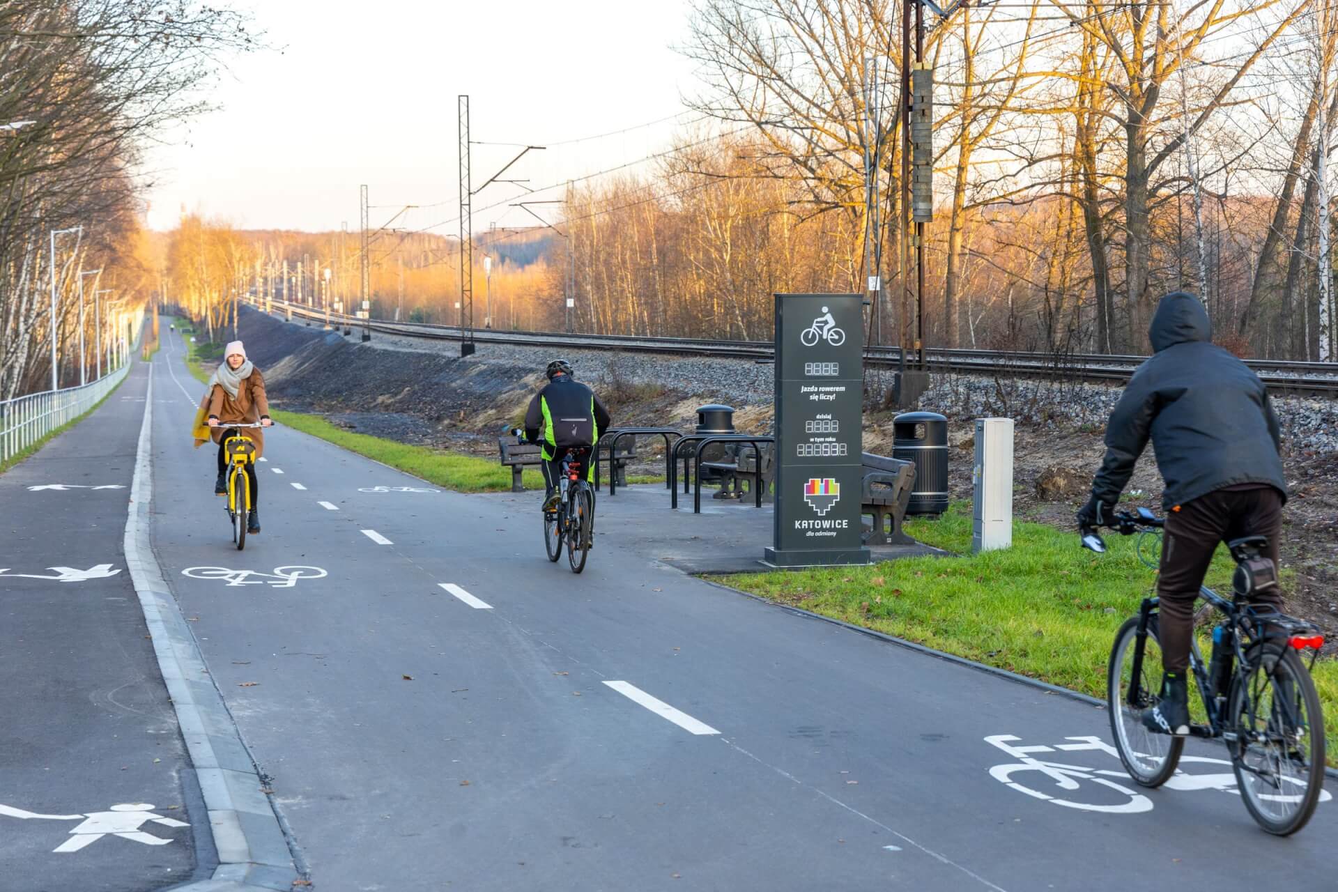 Wzdłuż części velostrady powstał również chodnik fot S Rybok